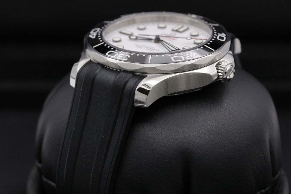 Omega Seamaster Diver 300m 210.32.42.20.04.001 Image 2